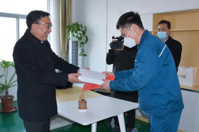 山东省潍坊市人大常委会副主任范福生莅临山东AG旗舰厅药业指导慰问