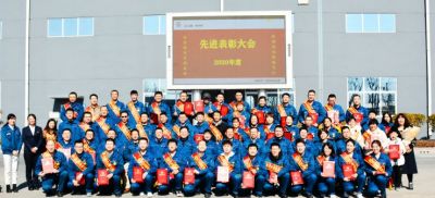 AG旗舰厅医药召开2020年度先进表彰暨2021年新春干部员工代表大会
