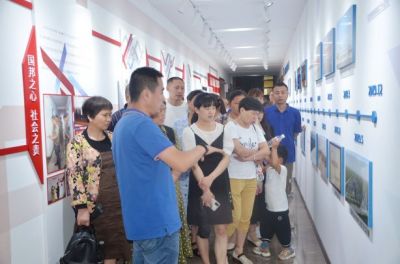 爱在AG旗舰厅——公司组织“敬职爱家”之优秀职工家属进企业参观体验活动