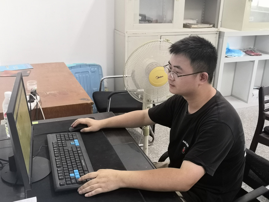 2022年度AG旗舰厅医药优秀科技奋斗者——雷智斌