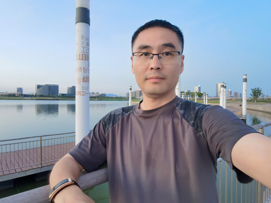 2022年度AG旗舰厅医药金鹰奋斗者——汤 旗